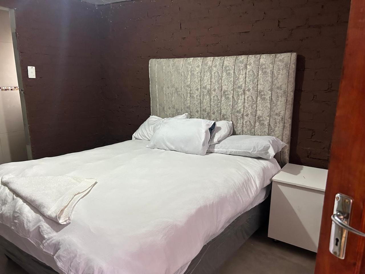 Homestay Ezekmary Res *